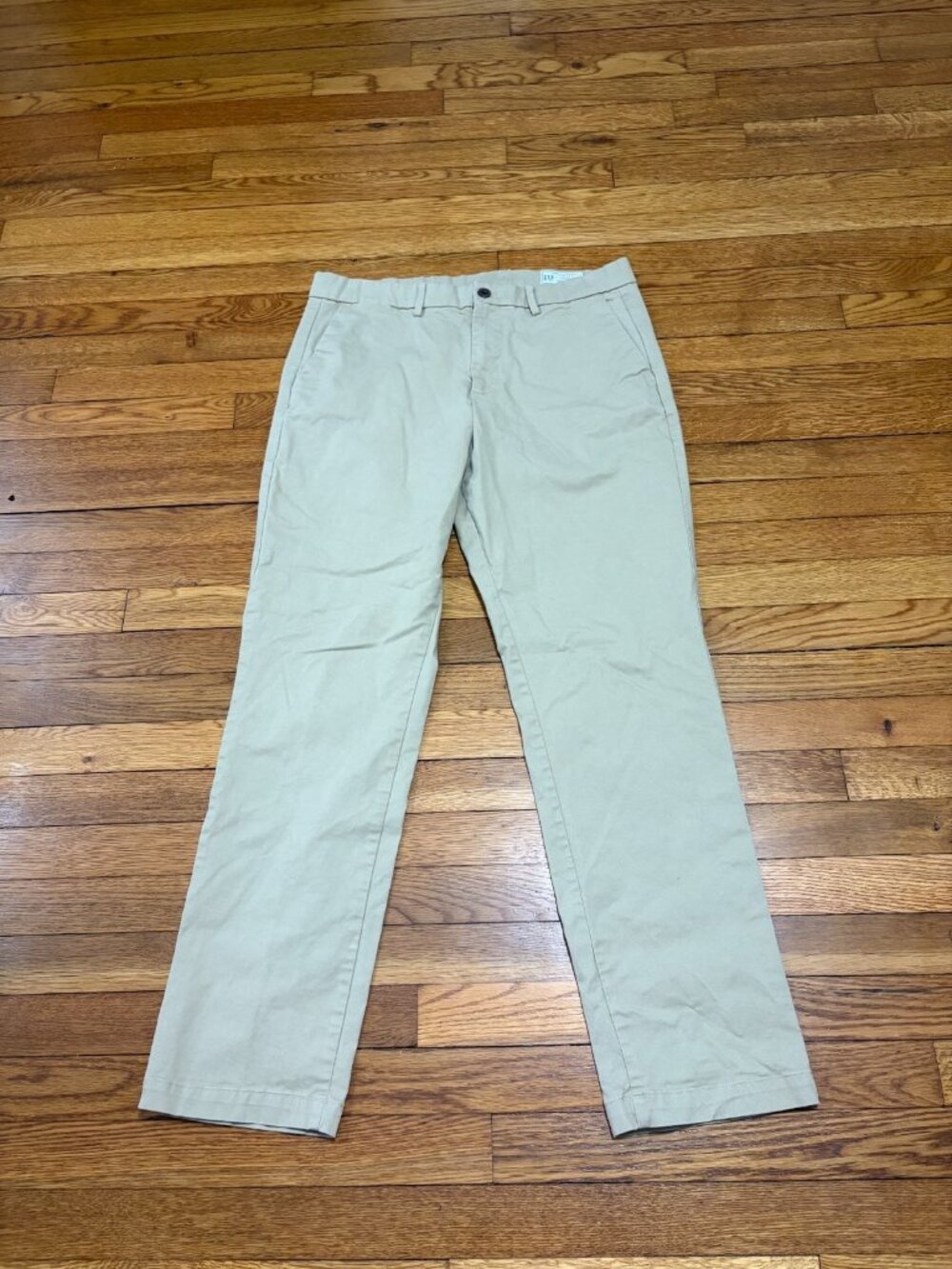 GAP Mens Straight Fit Khaki Chino Pants 34x32 Beige Flat Front Casual Trousers